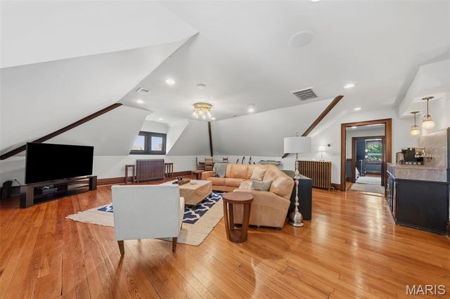 3117 Russell Boulevard, St Louis, MO 63104
