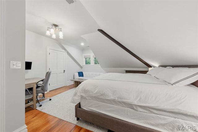 3117 Russell Boulevard, St Louis, MO 63104