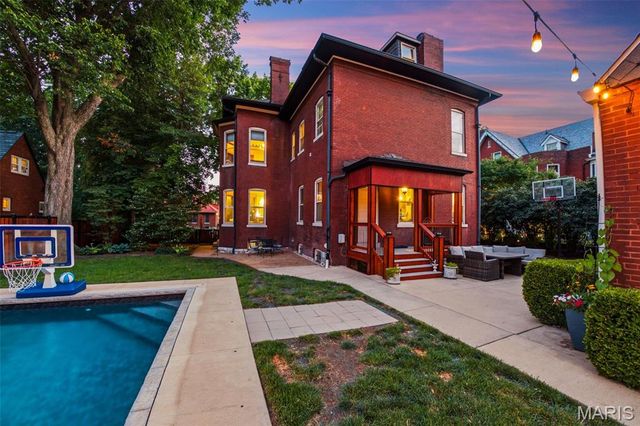 3117 Russell Boulevard, St Louis, MO 63104