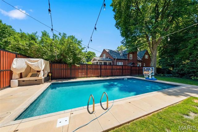 3117 Russell Boulevard, St Louis, MO 63104