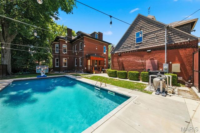 3117 Russell Boulevard, St Louis, MO 63104