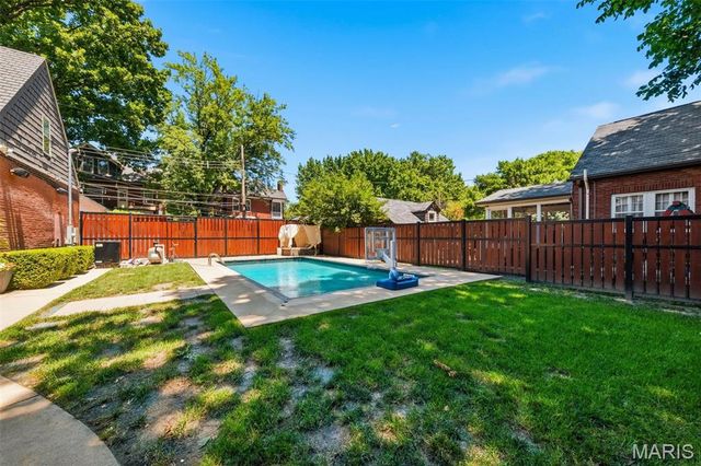 3117 Russell Boulevard, St Louis, MO 63104
