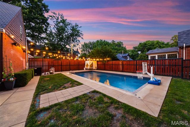 3117 Russell Boulevard, St Louis, MO 63104