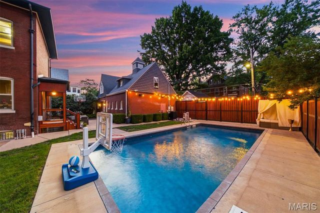 3117 Russell Boulevard, St Louis, MO 63104