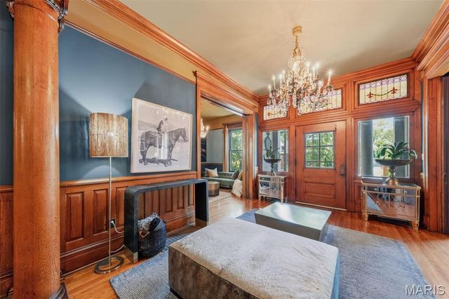 3117 Russell Boulevard, St Louis, MO 63104