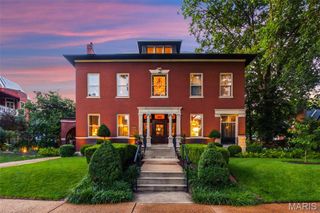3117 Russell Boulevard, St Louis, MO 63104