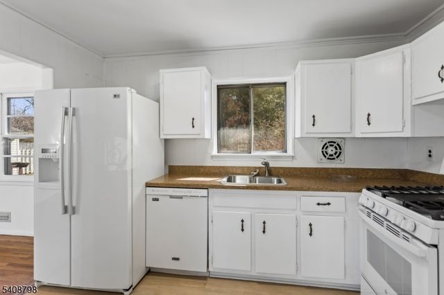 39 Gage Rd, East Brunswick Twp., NJ 08816