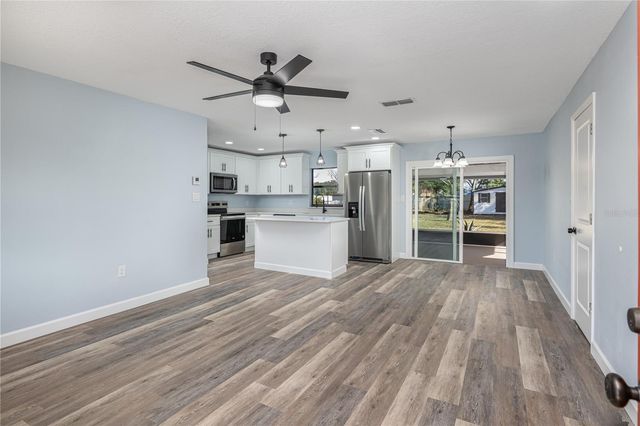 707 MAPLE AVENUE, Fruitland Park, FL 34731