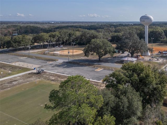 707 MAPLE AVENUE, Fruitland Park, FL 34731