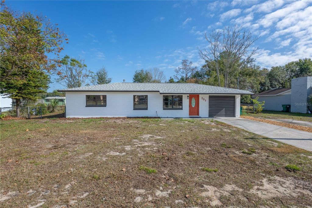 707 MAPLE AVENUE, Fruitland Park, FL 34731