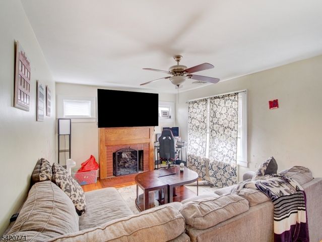 339 N 8Th Ave, Manville Boro, NJ 08835
