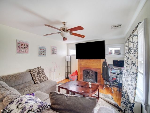 339 N 8Th Ave, Manville Boro, NJ 08835