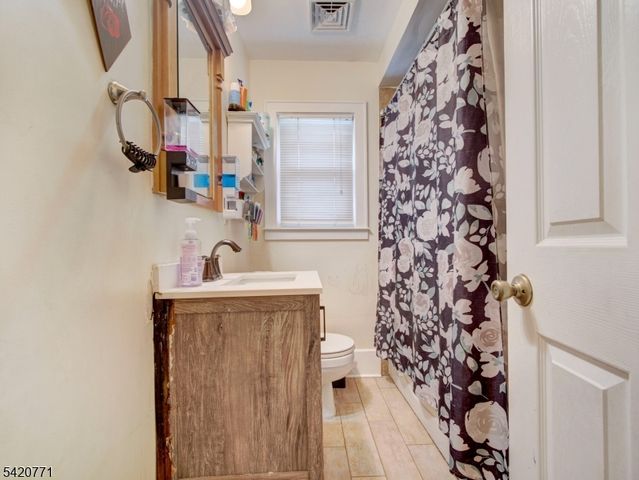 339 N 8Th Ave, Manville Boro, NJ 08835