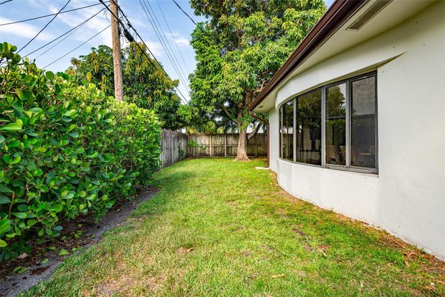 2113 NE 62nd Street, Fort Lauderdale, FL 33308