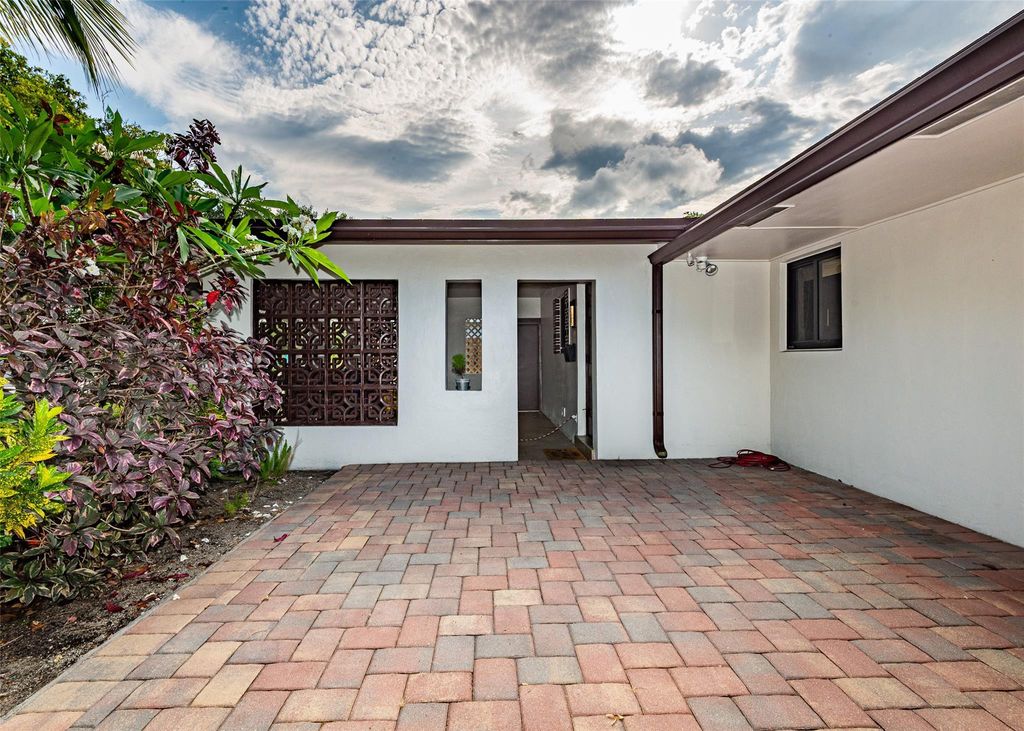 2113 NE 62nd Street, Fort Lauderdale, FL 33308