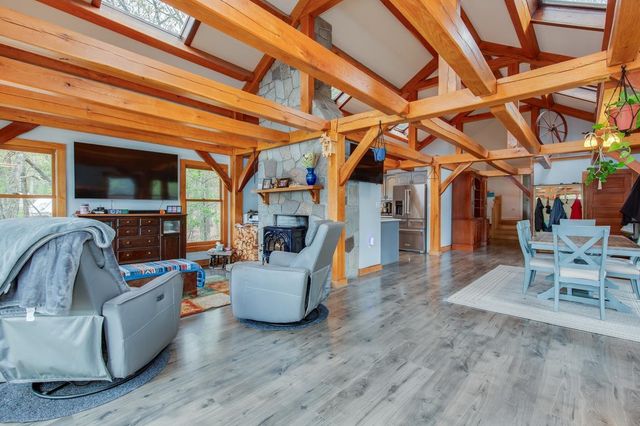21 Hinds Lane, Pelham, NH 03076