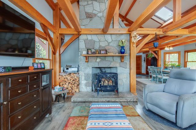 21 Hinds Lane, Pelham, NH 03076