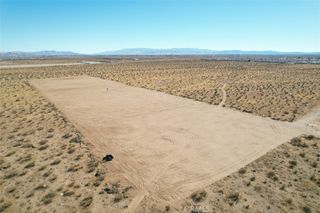 7 Jonathan St, Adelanto, CA 92301