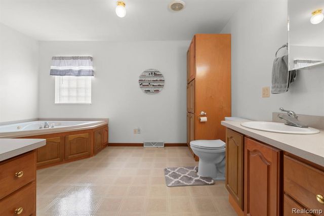 4957 Venice Circle, Northville, MI 48167