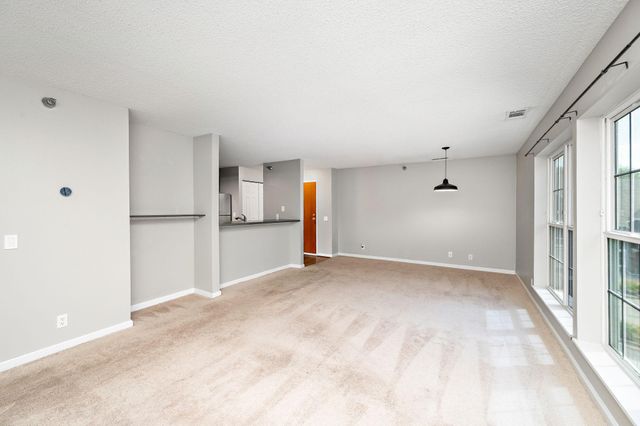 6155 Chasewood Parkway 204, Minnetonka, MN 55343