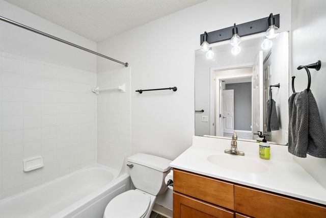 6155 Chasewood Parkway 204, Minnetonka, MN 55343