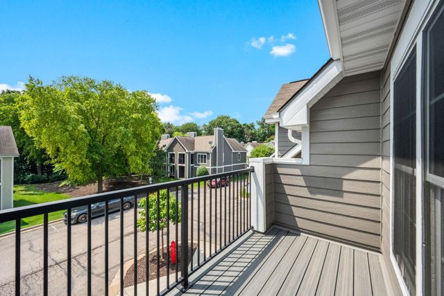 6155 Chasewood Parkway 204, Minnetonka, MN 55343