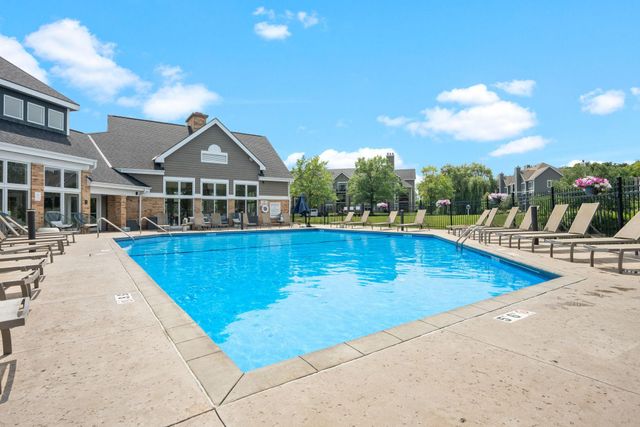 6155 Chasewood Parkway 204, Minnetonka, MN 55343
