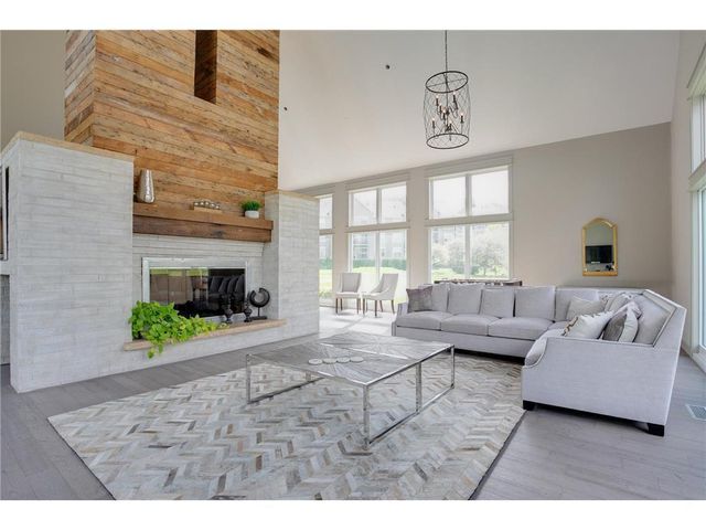 6155 Chasewood Parkway 204, Minnetonka, MN 55343