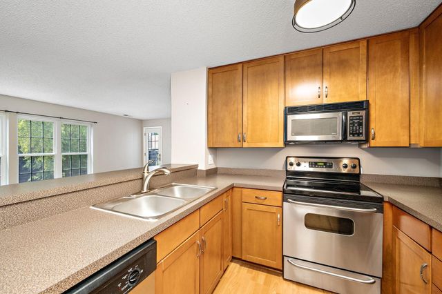 6155 Chasewood Parkway 204, Minnetonka, MN 55343