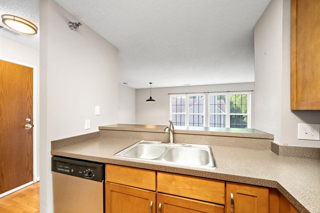 6155 Chasewood Parkway 204, Minnetonka, MN 55343