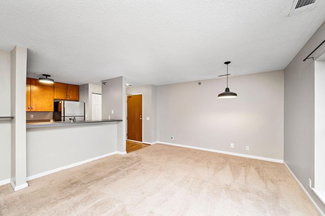 6155 Chasewood Parkway 204, Minnetonka, MN 55343