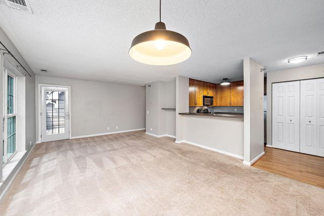 6155 Chasewood Parkway 204, Minnetonka, MN 55343
