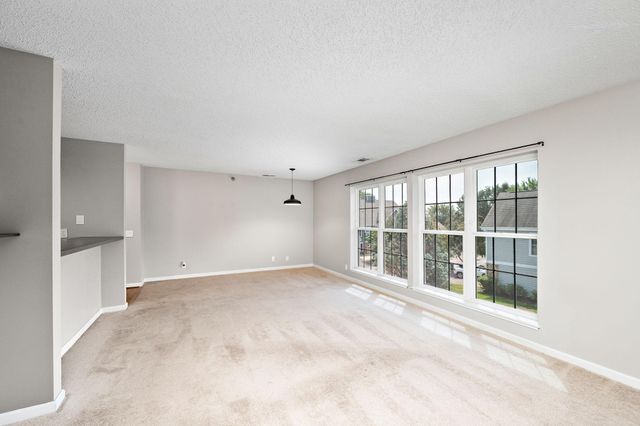 6155 Chasewood Parkway 204, Minnetonka, MN 55343