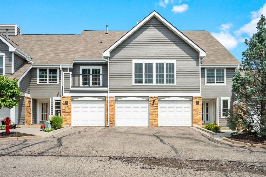 6155 Chasewood Parkway 204, Minnetonka, MN 55343