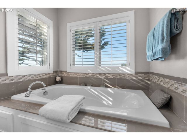 4580 FAIRWAY Ave, Gearhart, OR 97138
