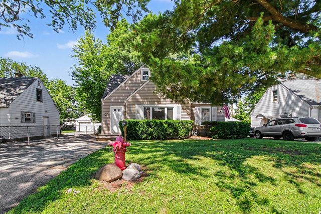 1424 Pine Grove Avenue, Round Lake Beach, IL 60073