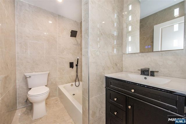 179 Huguenot Drive, New Milford, NJ 07646