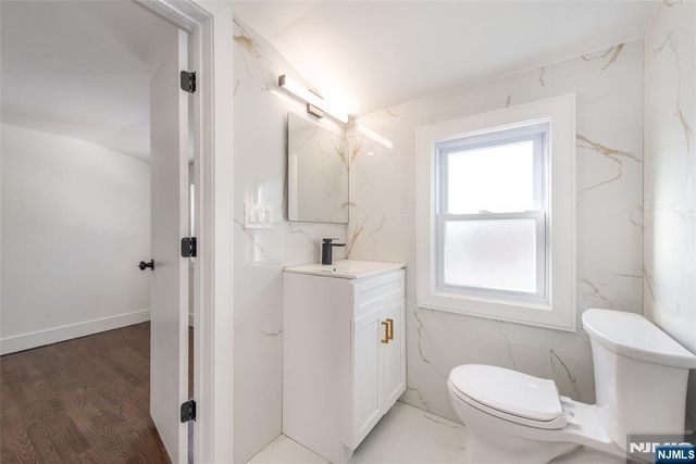 179 Huguenot Drive, New Milford, NJ 07646