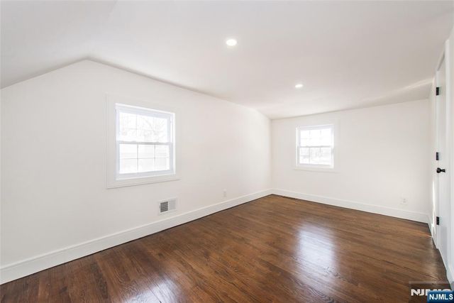 179 Huguenot Drive, New Milford, NJ 07646