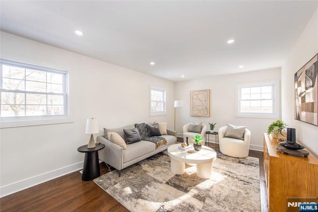 179 Huguenot Drive, New Milford, NJ 07646