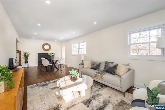 179 Huguenot Drive, New Milford, NJ 07646