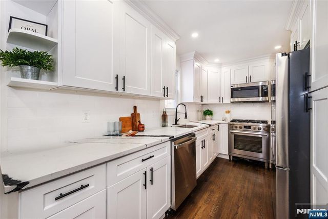 179 Huguenot Drive, New Milford, NJ 07646