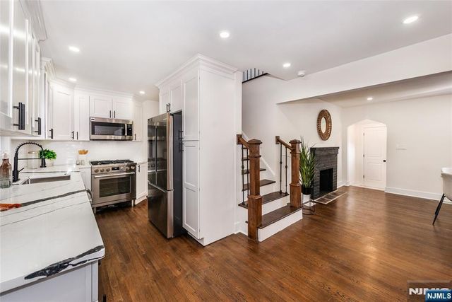 179 Huguenot Drive, New Milford, NJ 07646