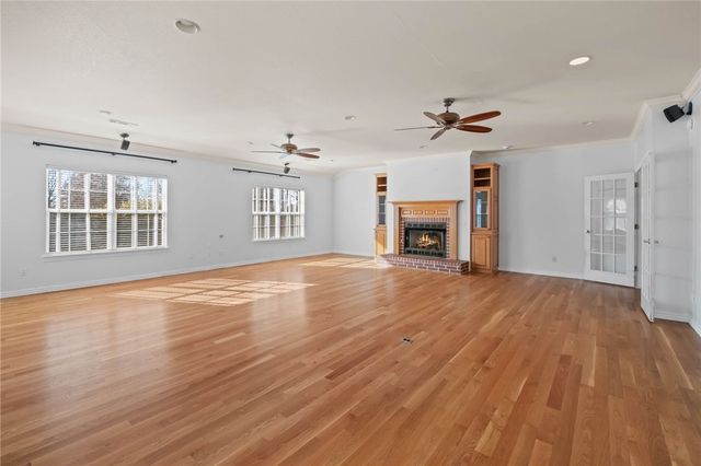 2712 W Linden Street, Rogers, AR 72758