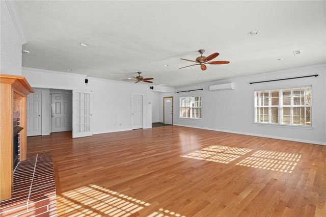 2712 W Linden Street, Rogers, AR 72758