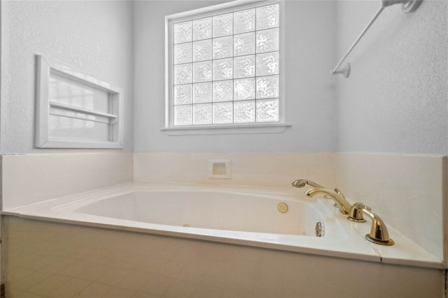 2712 W Linden Street, Rogers, AR 72758