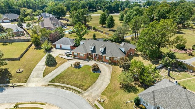 2712 W Linden Street, Rogers, AR 72758