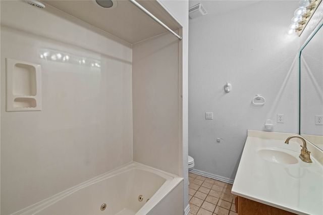 2712 W Linden Street, Rogers, AR 72758