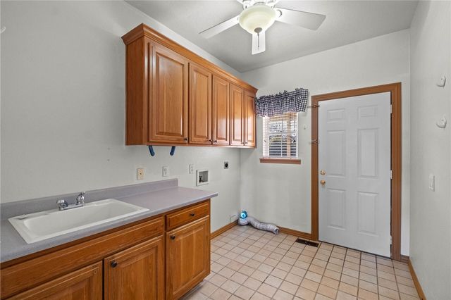 2712 W Linden Street, Rogers, AR 72758