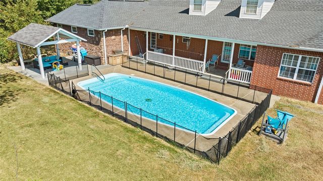 2712 W Linden Street, Rogers, AR 72758